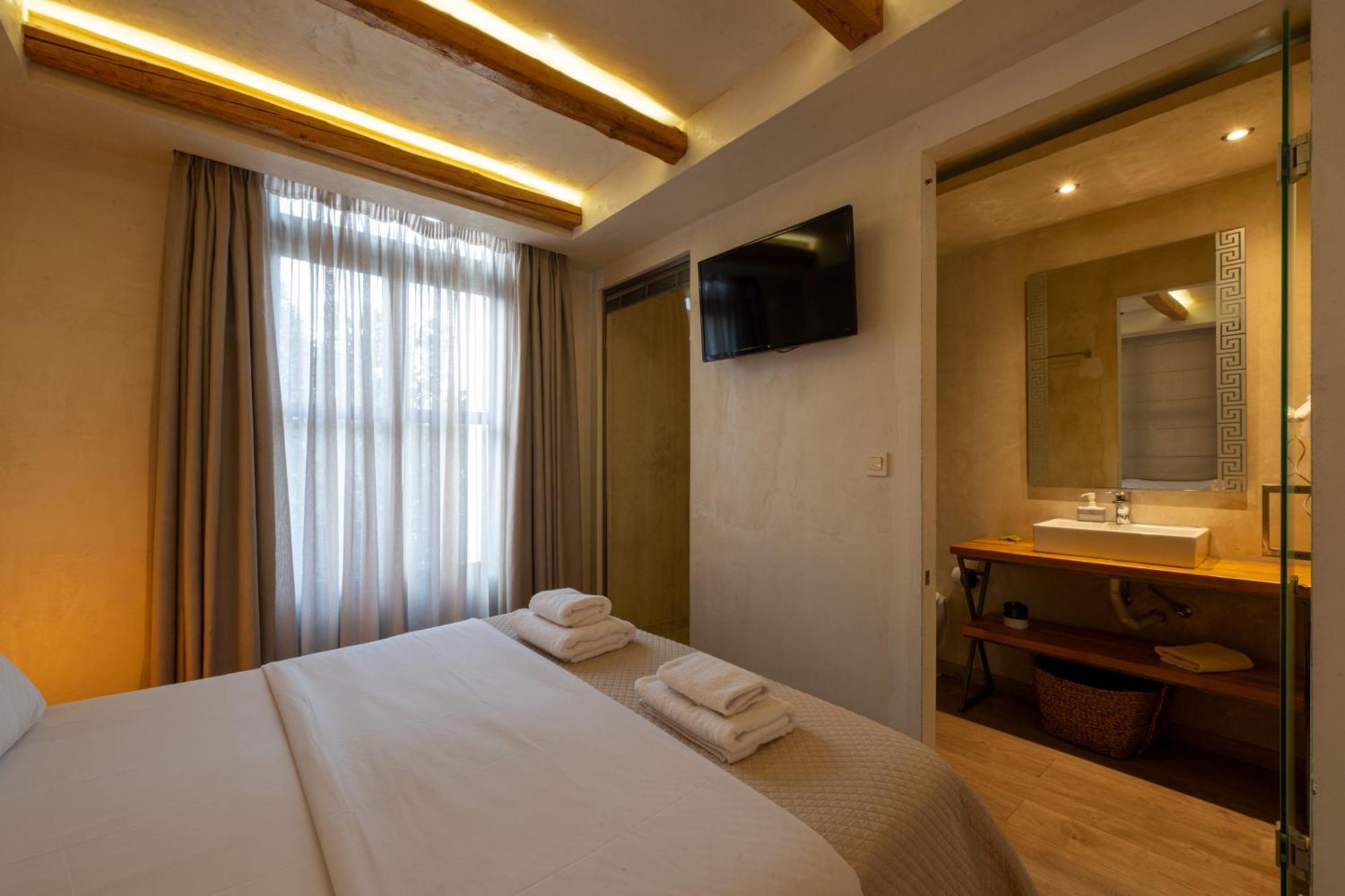 Panellinion Luxury Rooms Kalamata Exterior foto