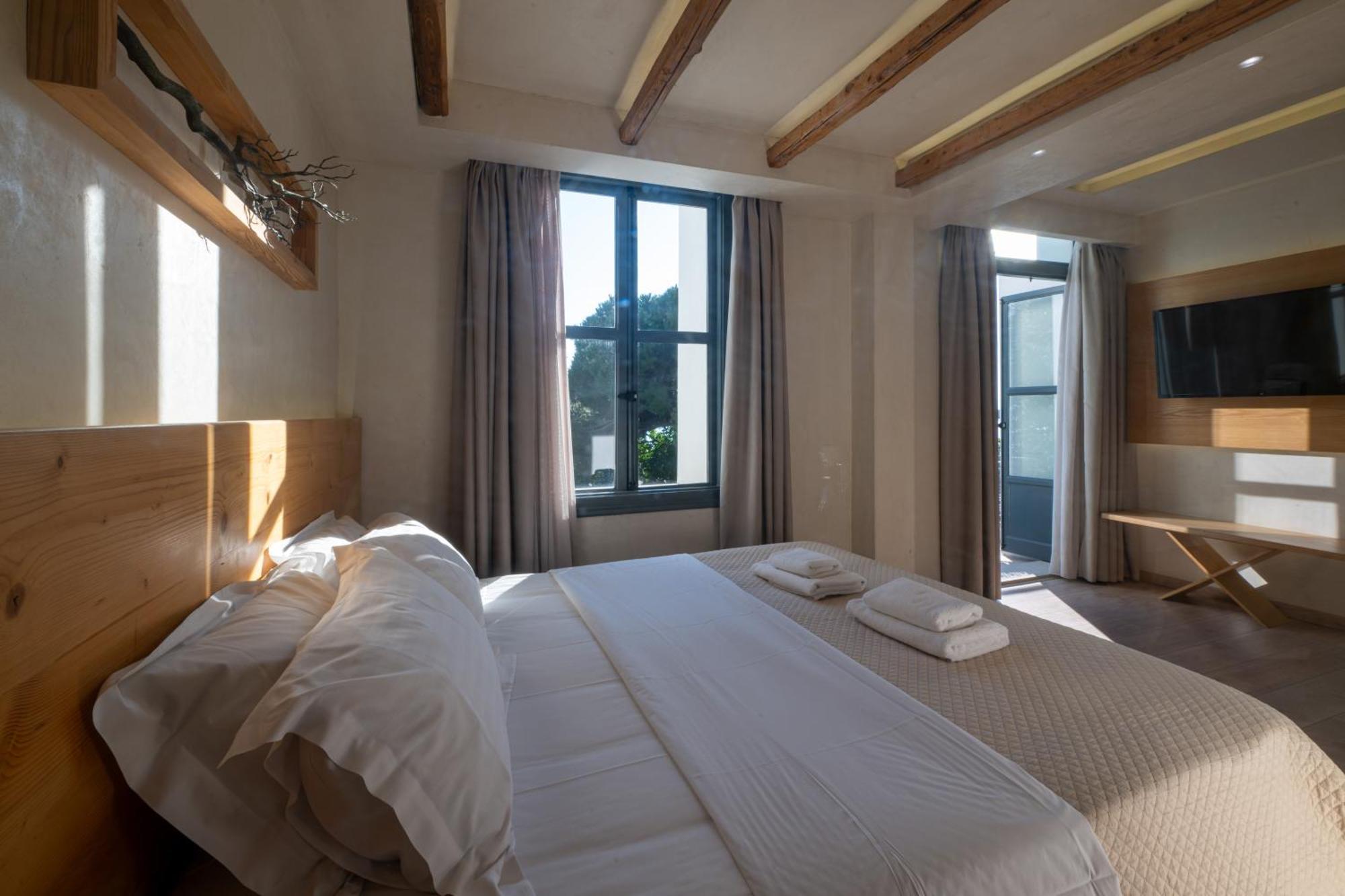 Panellinion Luxury Rooms Kalamata Exterior foto