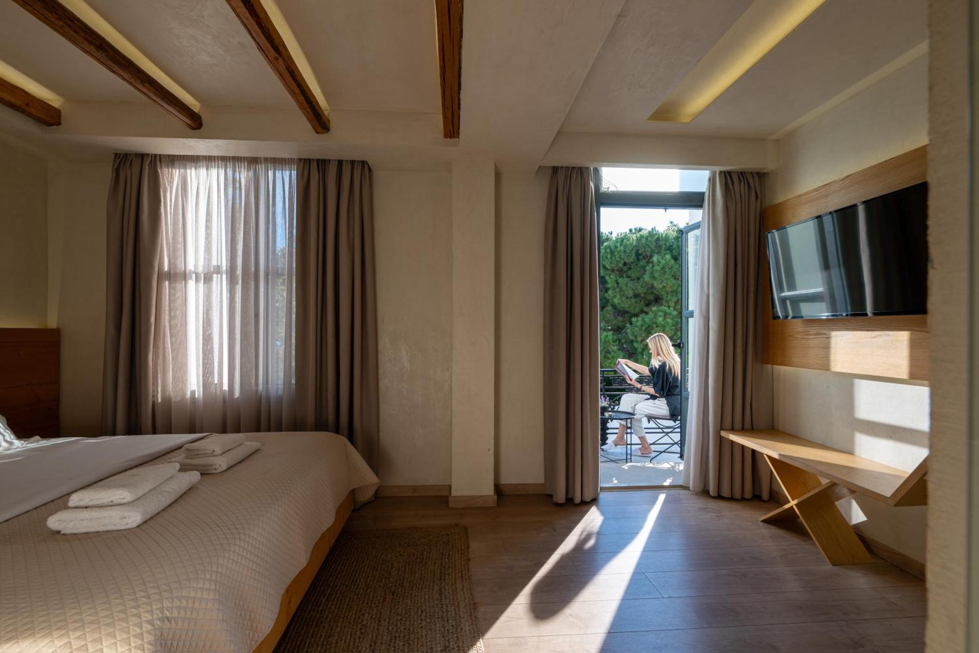 Panellinion Luxury Rooms Kalamata Exterior foto