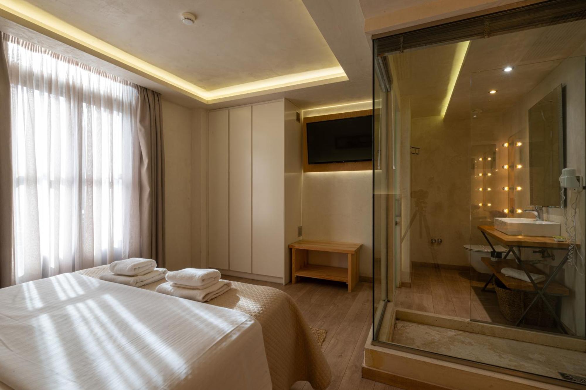 Panellinion Luxury Rooms Kalamata Exterior foto
